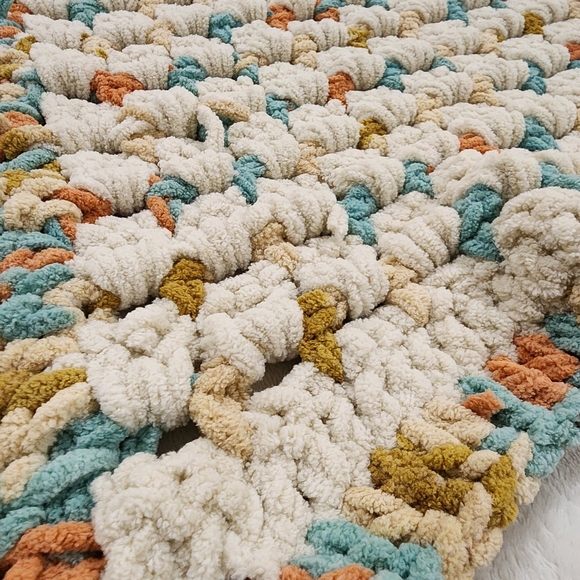 Handmade Chunky Crochet Multicolor Baby/ Throw Blanket 49 X 45 Great For Gifts - Picture 6 of 8